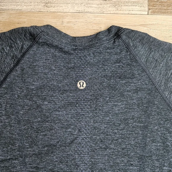 Lululrmon Navy Blue Swiftly Tech Tshirt Women's Size 8 - Picture 6 of 10